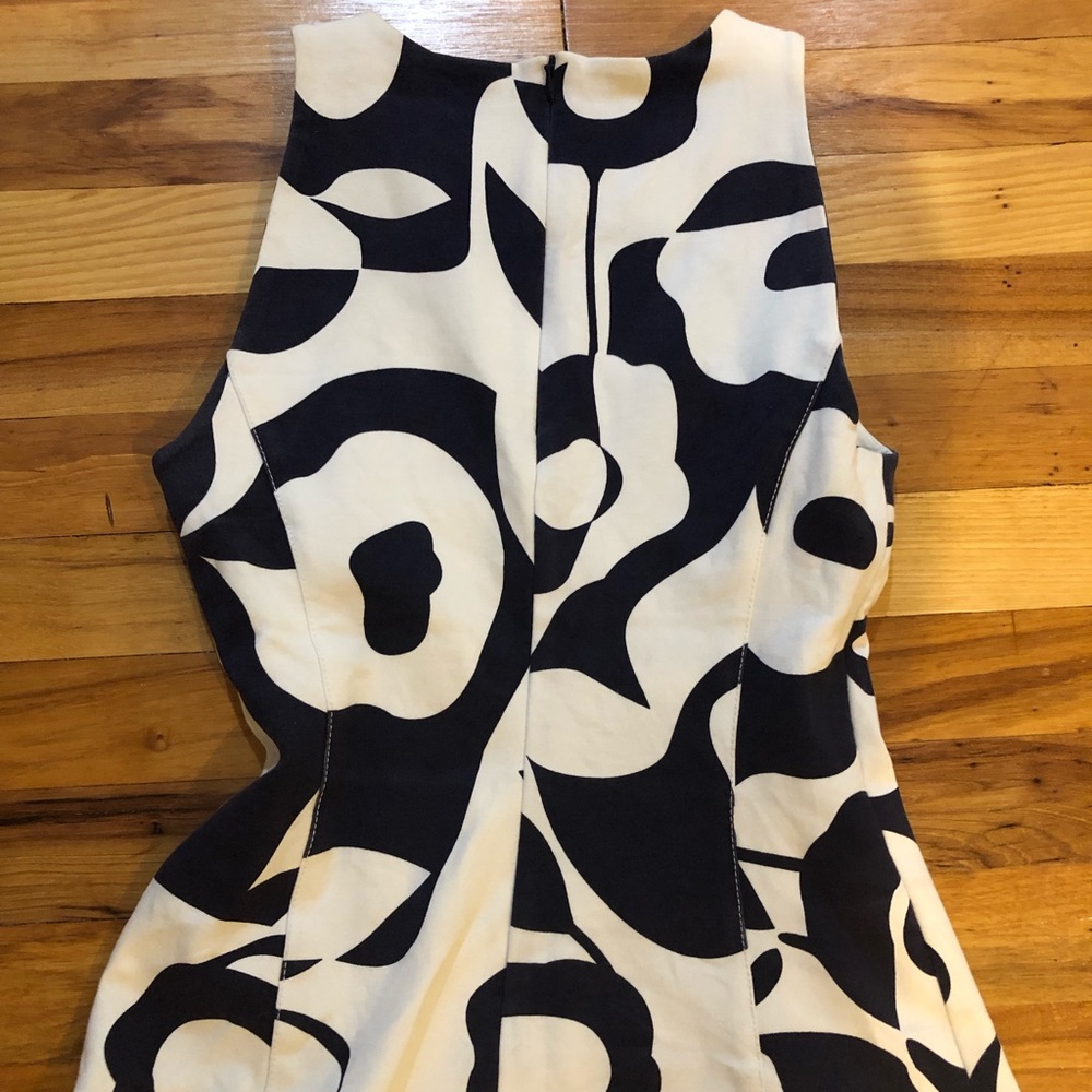 Navy and white fitted top